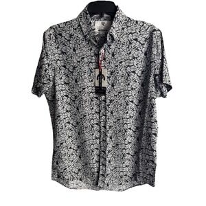 International Report Shirt Men's Large 4 Way Stretch All Over Skull Print NEW